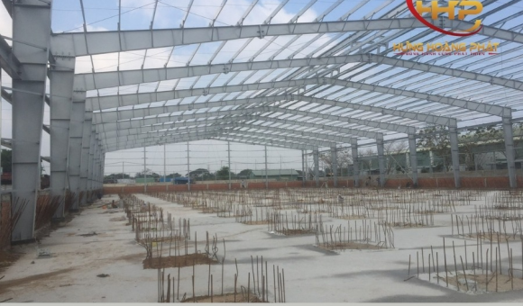 THI CÔNG XÂY DỰNG NHÀ XƯỞNG THÉP TIỀN CHẾ TẠI KCN LONG KHÁNH