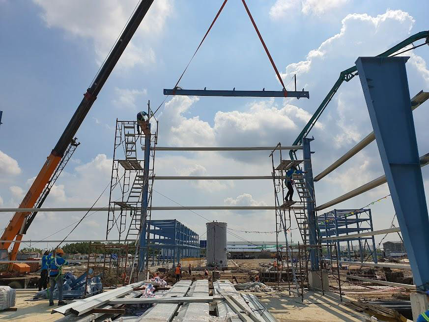 Lắp dựng nhà thép tiền chế ở Bình Dương