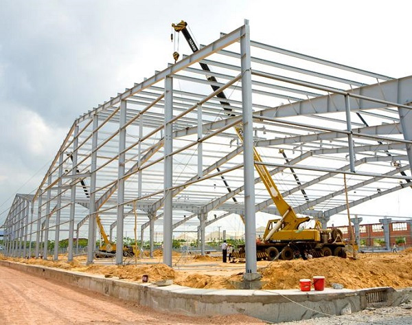 Lắp dựng nhà thép tiền chế ở Bình Dương