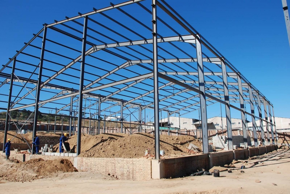 Xây dựng nhà thép tiền chế, Thi công nhà thép tiền chế Bình Dương