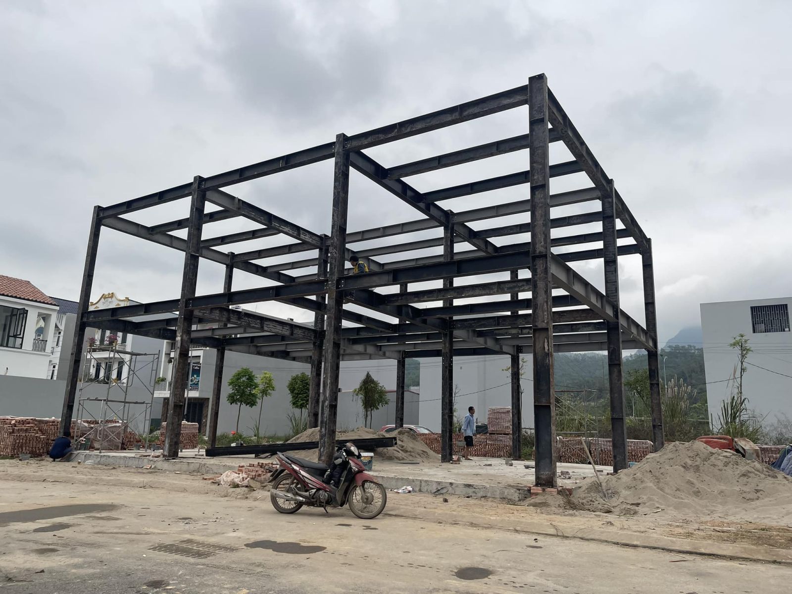 Xây dựng nhà thép tiền chế, Thi công nhà thép tiền chế Bình Dương