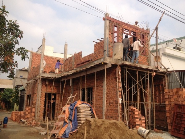 nên chọn nhà thép tiền ché hay nhà bê tông cốt thép để xây nhà