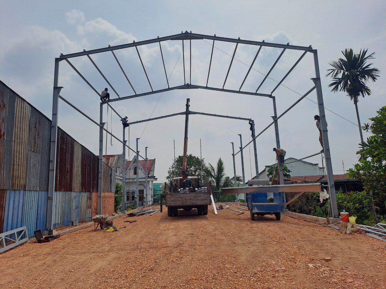 NHÀ THÉP TIỀN CHẾ CẤP 4