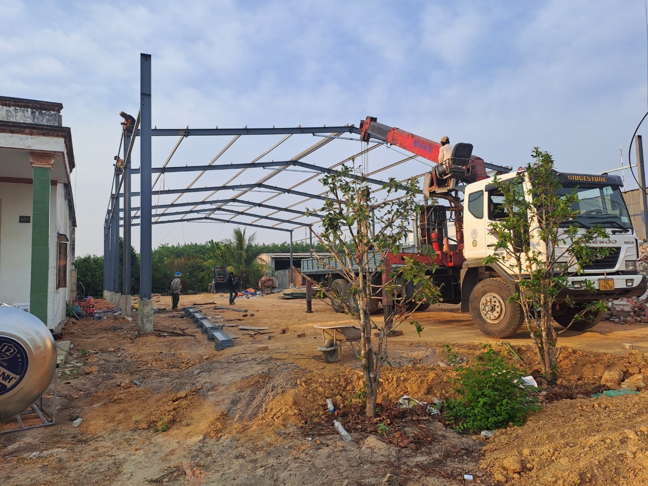 NHÀ THÉP TIỀN CHẾ CẤP 4
